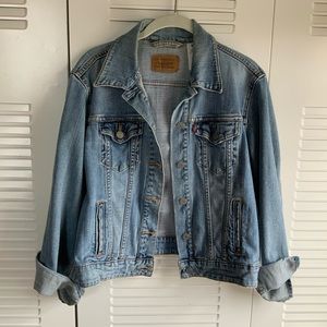 Levi’s light wash denim jacket